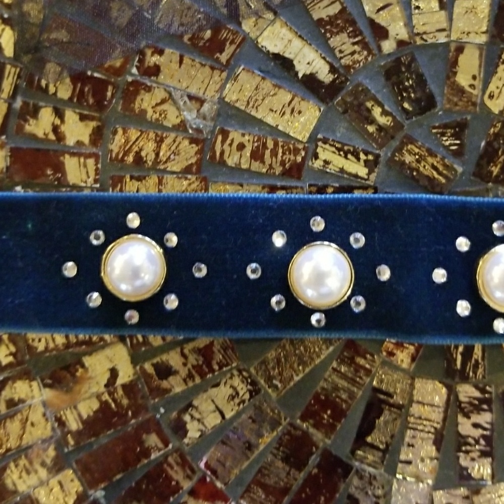 Choker - Picture 2 of 4
